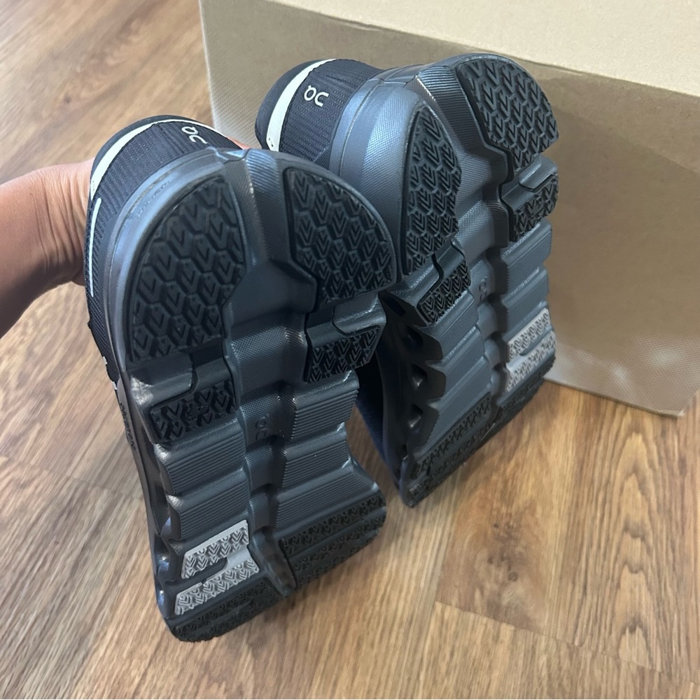 ON CLOUDRUNNER waterproof black lace up shoes sneakers women’s 7 new in box - Picture 5 of 8